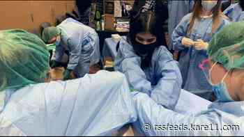 High schoolers perform surgery, deliver babies in medical simulations at career conference