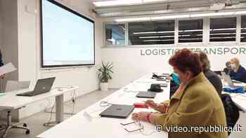 Parma, la viceministra Bellanova inaugura il laboratorio di logistica all'Itis da Vinci - Repubblica TV