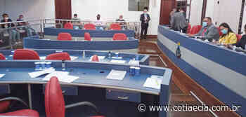 Sessão da Câmara de Cotia teve plenário vazio, vereadores em celular e agradecimento por um cuscuz - Cotia e Cia