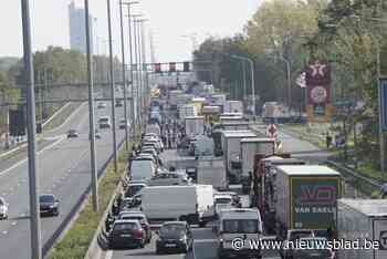 E40 richting Brussel weer vrijgegeven na ongeval in Drongen - Het Nieuwsblad