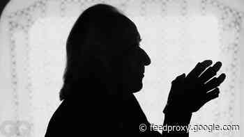 The Bionic Gloves That Let João Carlos Martins Play Piano Again