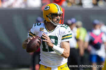 No NFL doctor told Aaron Rodgers vaccinated people can't catch or spread Covid, league says