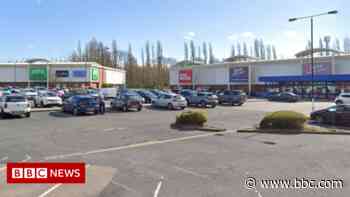 Walsall retail park visitors threatened by children with fake gun - BBC News