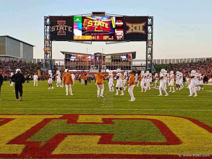 LONGHORNS LIVE BLOG: Texas turns to Hudson Card at Iowa State, UT leads 7-3