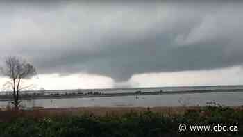 Waterspout spotted, rare tornado watch briefly issued in Vancouver