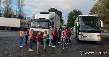 Bus speelpleinwerking betrokken bij ongeval op E40: “Gelukkig geraakte niemand gewond” - Het Laatste Nieuws