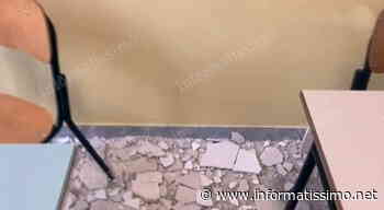 Putignano – Cede l’intonaco del soffitto sui banchi di un’aula della scuola elementare Di Mizio - Putignano Informatissimo