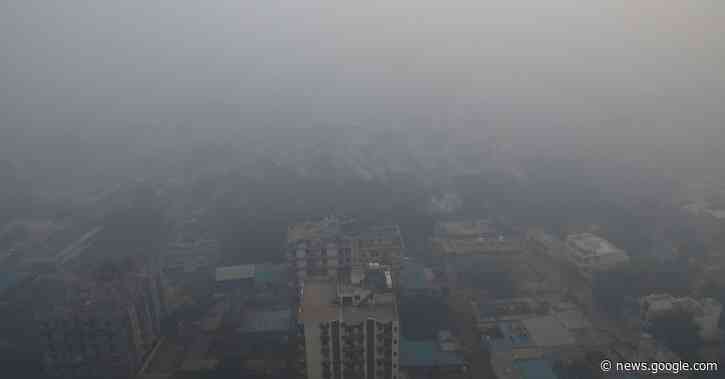Delhi trapped under blanket of toxic air two days after festival - Reuters India