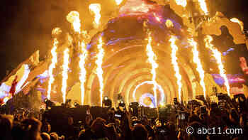 Astroworld 2021: Authorities seek clues in 8 deaths during Travis Scott performance