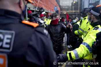 Police arrest 21 during Glasgow climate rally - St Helens Star