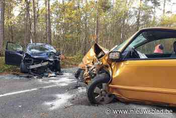 Twee gewonden na zwaar verkeersongeval