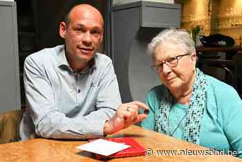 Opgegraven zilveren medaille na 80 jaar terug bij eigenares Annie Raeymaeckers
