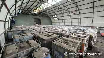 Giftig afval open en bloot in vervallen loods - De Standaard