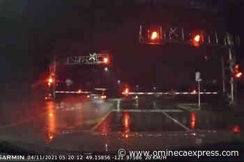 VIDEO: Car racing past lowered train arms caught on camera – Vanderhoof Omineca Express - Omineca Express