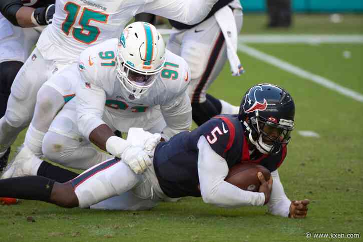 Tyrod Taylor returns, yet isn’t enough to help Texans end slide