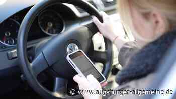 Autofahrerin schaut aufs Handy und verursacht Unfall am Dreieck Hittistetten - Augsburger Allgemeine