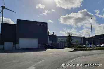 Bedrijf dat kippenpluimen en -poten verwerkt, krijgt fikse boete maar wordt niet stilgegelegd