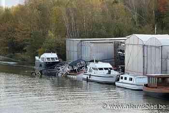 Kraan komt op boot terecht aan Albertkanaal