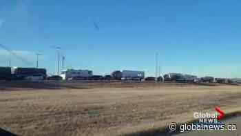 Alberta snowbirds wait hours at Coutts land crossing as U.S. border reopens Monday