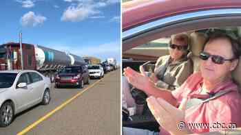 Eager travellers line up for hours in southern Alberta as U.S. border reopens