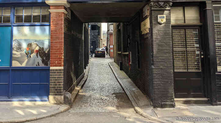 London’s Alleys: Mills Court, EC3