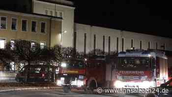 Garching an der Alz: Störfall in Chemiewerk in Hart - Feuerwehr im Einsatz - innsalzach24.de