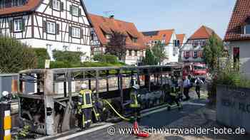 Kusterdingen: Fahrgäste retten sich aus brennendem Bus - Polizeibericht - Schwarzwälder Bote