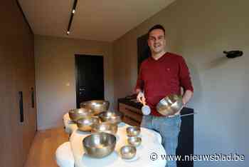 Mortselaar Frank Vermeeren brengt rust en ontspanning met Aziatische klankschalen