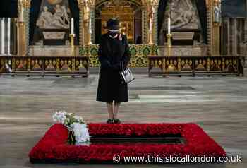 Remembrance Sunday: Why does The Queen wear five poppies?