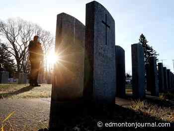 Scaled back Remembrance Day ceremonies continue under COVID-19