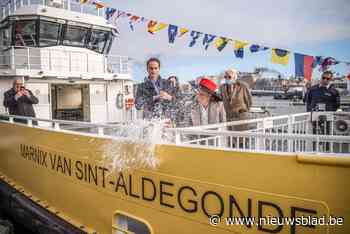 Met veer op zonnepanelen de Schelde over