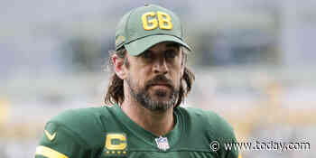 No NFL doctor told Aaron Rodgers vaccinated people can't catch or spread COVID, league says