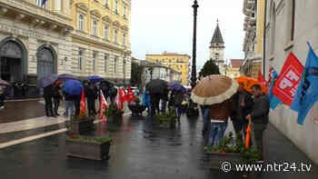 Contratto fermo da oltre due anni: lavoratori dell'igiene ambientale e sindacati in presidio - NTR24
