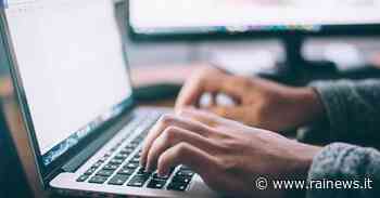 Bari, si spaccia per giocatore della Lazio per adescare ragazzine: arrestato pedofilo - Rai News