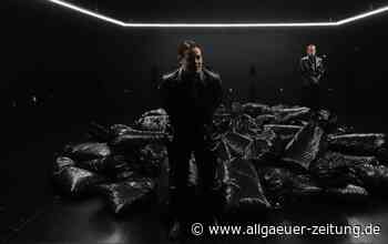 Landestheater Schwaben: Stück wühlt im Müllhaufen der Geschichte - Allgäuer Zeitung