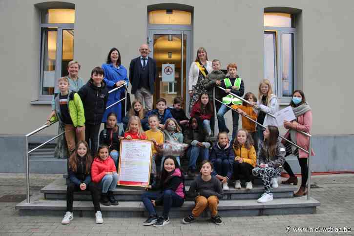 Tess wint prijs affiche Peizegem-kermis