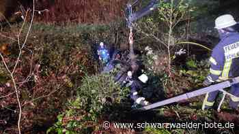 Unfall bei Schenkenzell - Auto überschlägt sich und schleudert Abhang hinunter - Schwarzwälder Bote