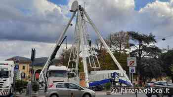E' arrivata la ruota panoramica in piazza Mercatale - Il Tirreno