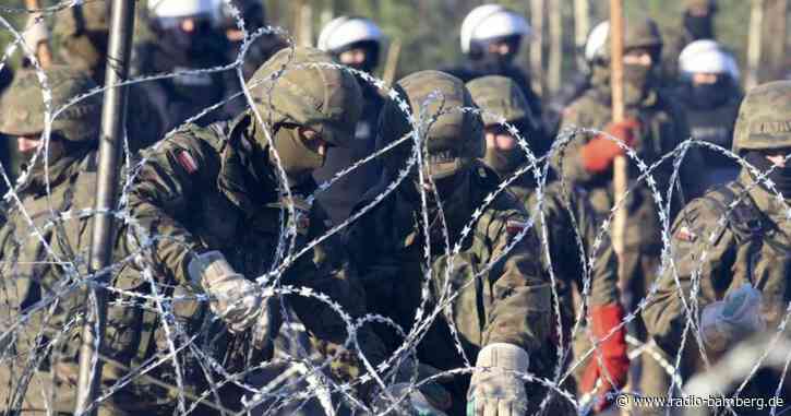 Migranten durchbrechen Grenze von Belarus nach Polen