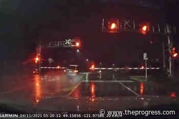 VIDEO: Car racing past lowered train arms in Chilliwack caught on camera – Chilliwack Progress - Chilliwack Progress