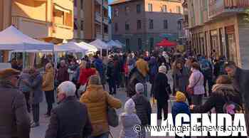 Susa: lo Stra Mercatino in Piazza Europa • L'Agenda News - http://www.lagendanews.com