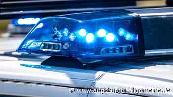 Vor den Augen der Fahrerin: Aggressiver Fußgänger beschädigt Auto