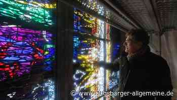Farbenspektakel im Ulmer Münster: Zwei neue Fenster eingebaut