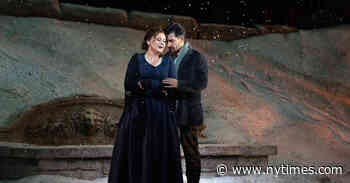 Review: In Her Met Debut, a Conductor Leads a Fresh ‘La Bohème’