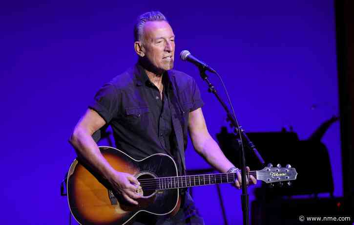 Watch Bruce Springsteen tell jokes and play four songs at Stand Up For Heroes show