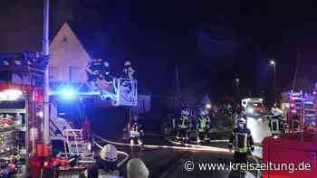 Hausbrand in Sulingen: Feuerwehr rettet Bewohner per Drehleiter - kreiszeitung.de