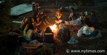 Review: In ‘Yellowjackets,’ It’s Reunion Time for the Crash of ’96