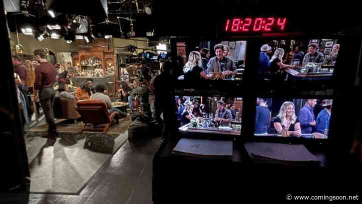 How I Met Your Father Gets First Official Cast Photo