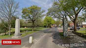 Bolton crash: Man dies and three hurt after car hits tree - BBC News