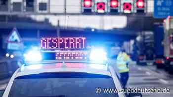 Unfall auf Autobahn: Ersthelfer retten Fahrer das Leben - Süddeutsche Zeitung